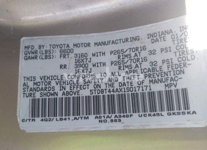 Photo 9 of 2001 Toyota Sequoia SR5 V8 (VIN 5TDBT44AX1S017171)