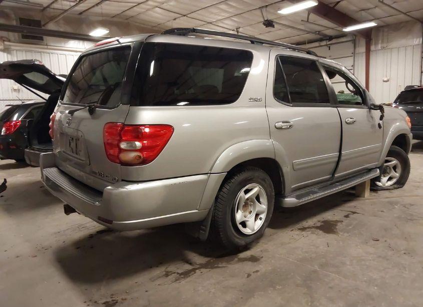 Photo 4 of 2002 Toyota Sequoia SR5 V8 (VIN 5TDBT44AX2S094866)