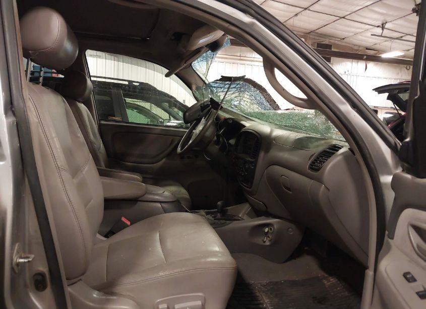 Photo 5 of 2002 Toyota Sequoia SR5 V8 (VIN 5TDBT44AX2S094866)