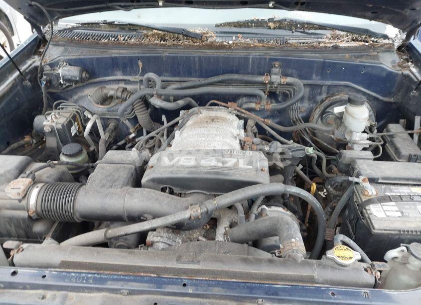 Photo 10 of 2003 Toyota Sequoia SR5 V8 (VIN 5TDBT44AX3S188683)