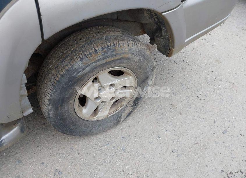 Photo 14 of 2003 Toyota Sequoia SR5 V8 (VIN 5TDBT44AX3S188683)