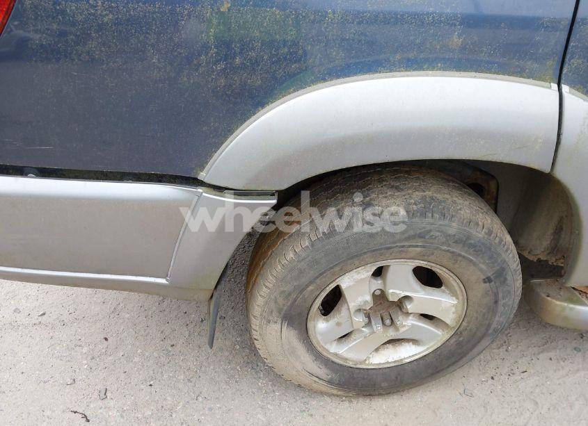 Photo 16 of 2003 Toyota Sequoia SR5 V8 (VIN 5TDBT44AX3S188683)