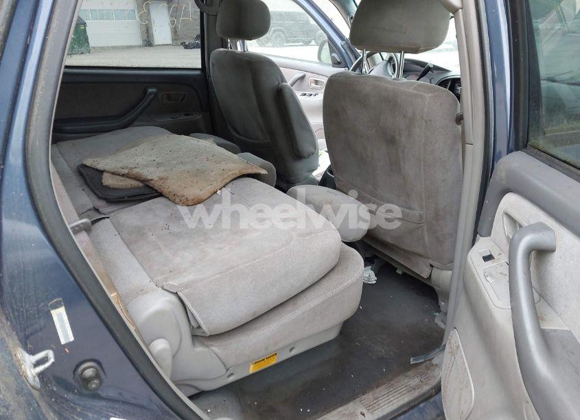 Photo 8 of 2003 Toyota Sequoia SR5 V8 (VIN 5TDBT44AX3S188683)