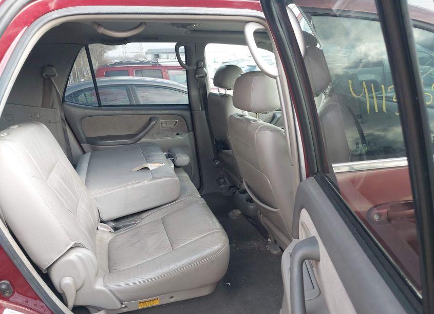 Photo 8 of 2004 Toyota Sequoia SR5 V8 (VIN 5TDBT44AX4S211414)