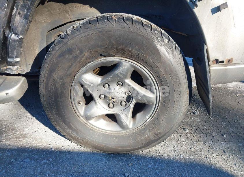 Photo 12 of 2004 Toyota Sequoia SR5 V8 (VIN 5TDBT44AX4S217200)