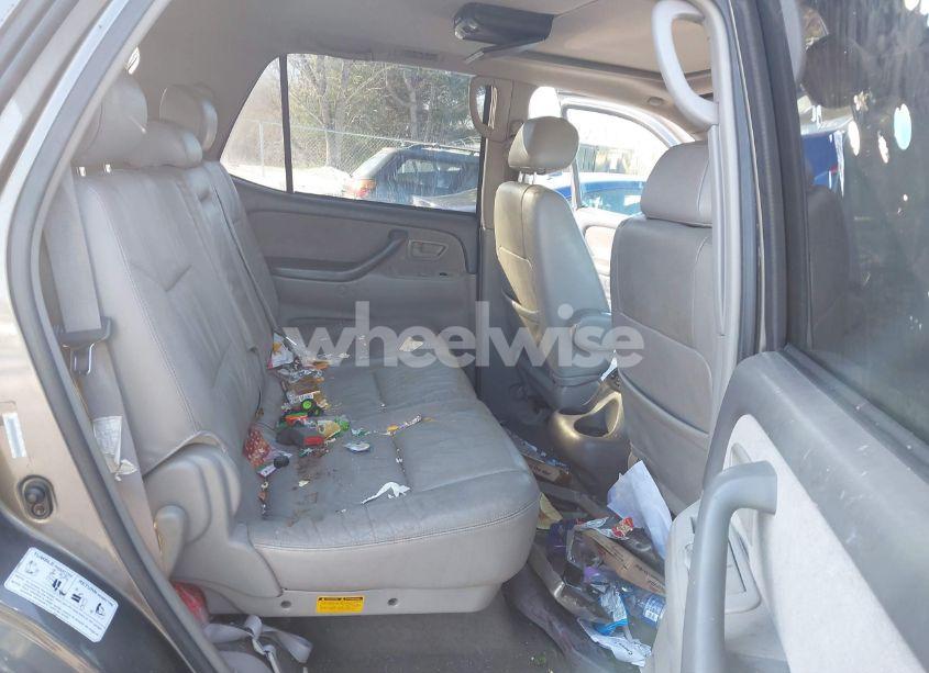 Photo 8 of 2004 Toyota Sequoia SR5 V8 (VIN 5TDBT44AX4S217200)