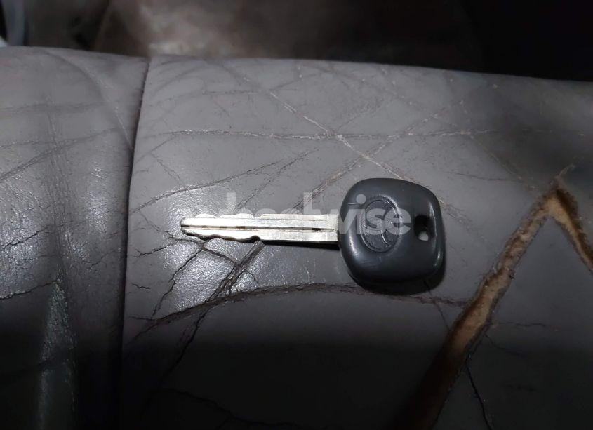 Photo 11 of 2004 Toyota Sequoia SR5 V8 (VIN 5TDBT44AX4S228049)