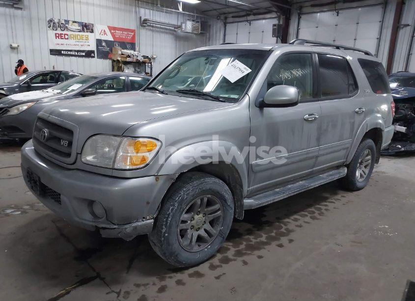 Photo 2 of 2004 Toyota Sequoia SR5 V8 (VIN 5TDBT44AX4S228049)