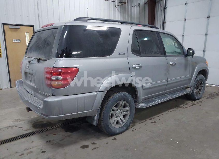 Photo 4 of 2004 Toyota Sequoia SR5 V8 (VIN 5TDBT44AX4S228049)
