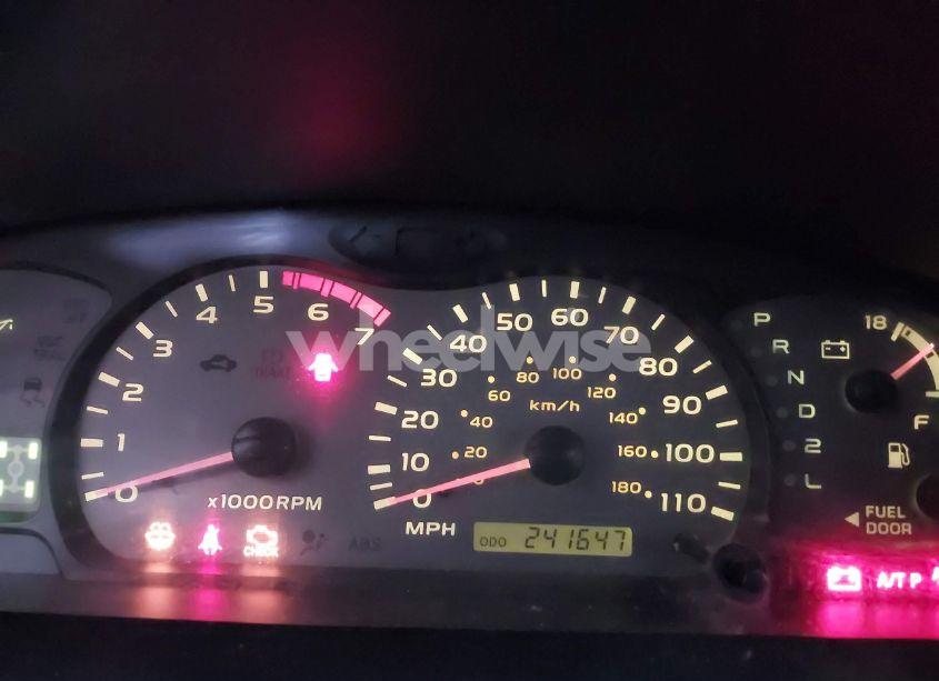 Photo 7 of 2004 Toyota Sequoia SR5 V8 (VIN 5TDBT44AX4S228049)