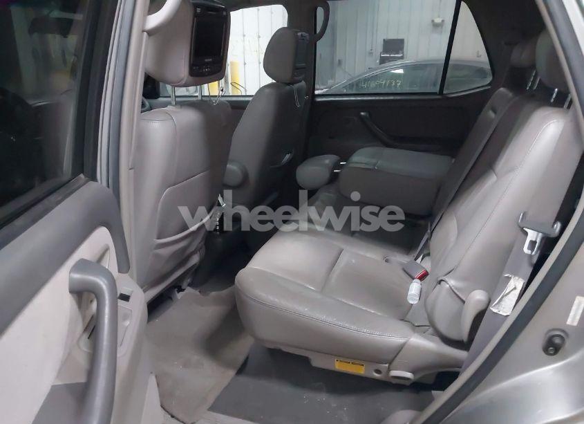 Photo 8 of 2004 Toyota Sequoia SR5 V8 (VIN 5TDBT44AX4S228049)