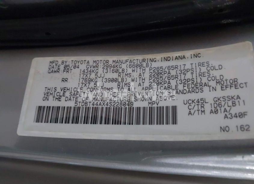 Photo 9 of 2004 Toyota Sequoia SR5 V8 (VIN 5TDBT44AX4S228049)