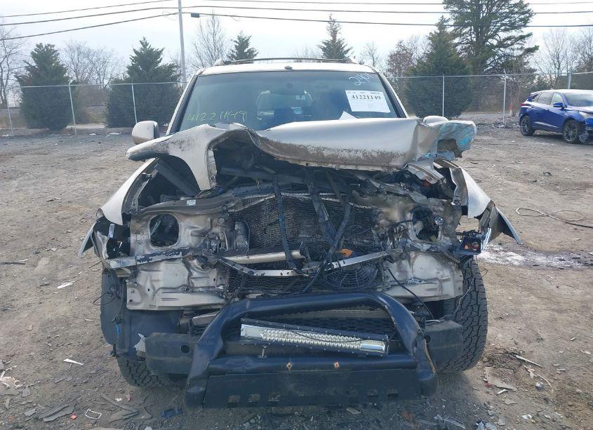 Photo 13 of 2004 Toyota Sequoia SR5 V8 (VIN 5TDBT44AX4S230660)