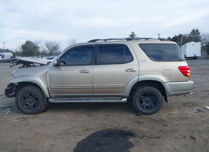 Photo 15 of 2004 Toyota Sequoia SR5 V8 (VIN 5TDBT44AX4S230660)