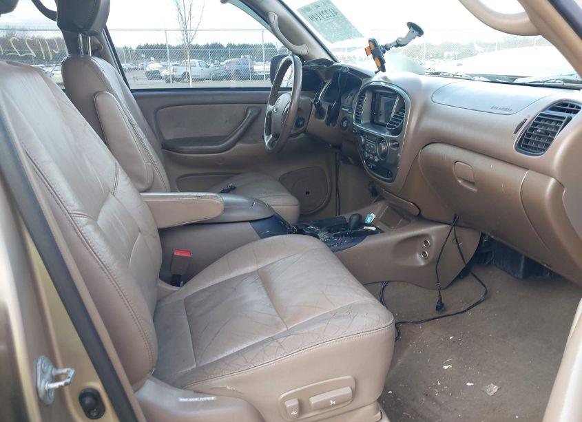 Photo 5 of 2004 Toyota Sequoia SR5 V8 (VIN 5TDBT44AX4S230660)