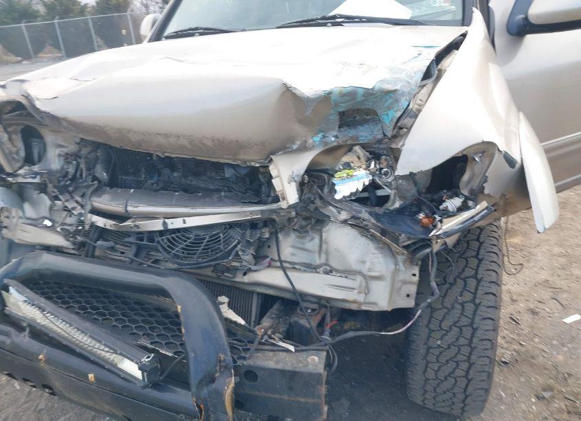 Photo 6 of 2004 Toyota Sequoia SR5 V8 (VIN 5TDBT44AX4S230660)