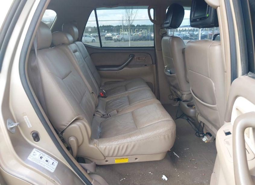 Photo 8 of 2004 Toyota Sequoia SR5 V8 (VIN 5TDBT44AX4S230660)