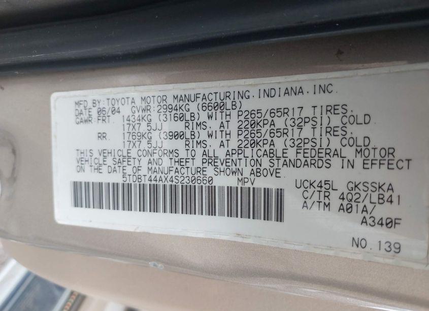 Photo 9 of 2004 Toyota Sequoia SR5 V8 (VIN 5TDBT44AX4S230660)