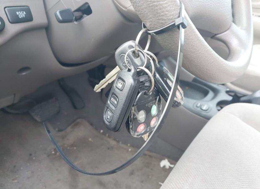 Photo 11 of 2005 Toyota Sequoia SR5 V8 (VIN 5TDBT44AX5S239912)