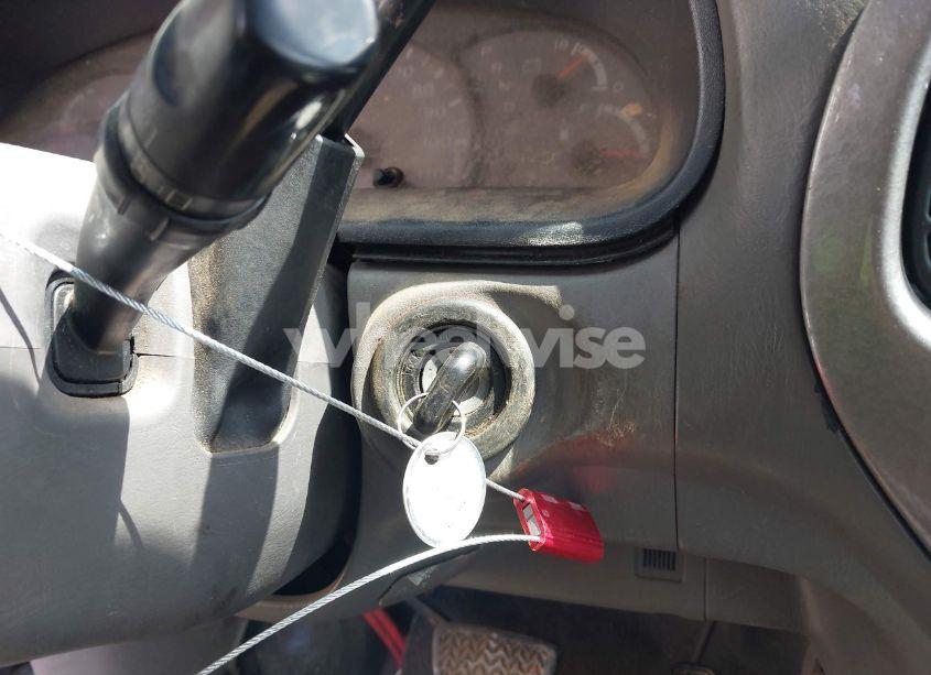 Photo 11 of 2001 Toyota Sequoia LIMITED V8 (VIN 5TDBT48A01S022924)