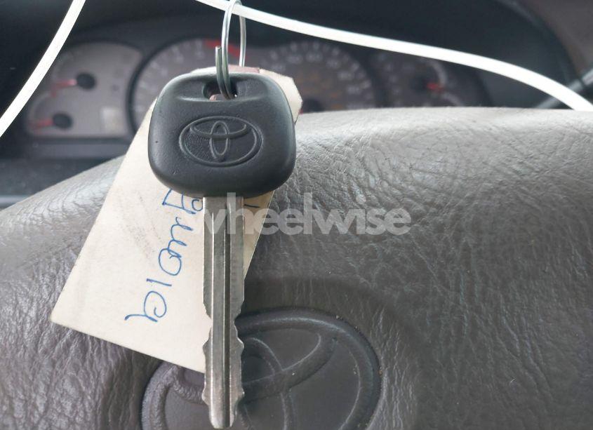 Photo 11 of 2001 Toyota Sequoia LIMITED V8 (VIN 5TDBT48A01S046351)