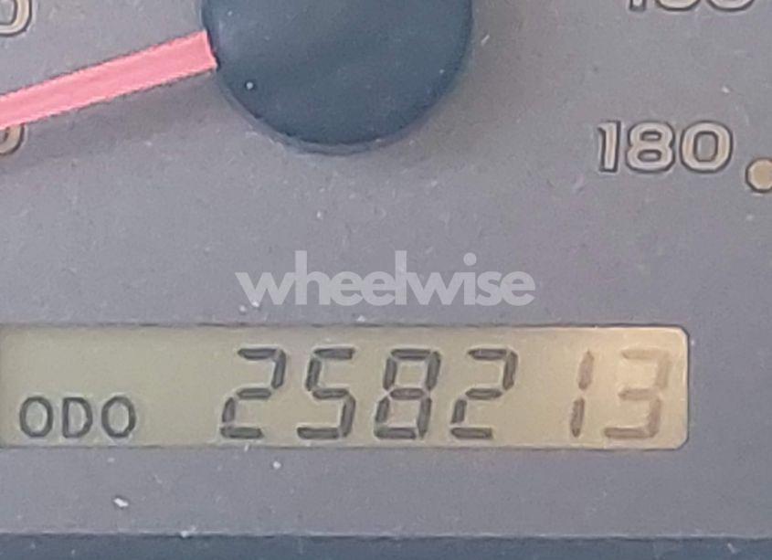 Photo 15 of 2001 Toyota Sequoia LIMITED V8 (VIN 5TDBT48A11S009891)