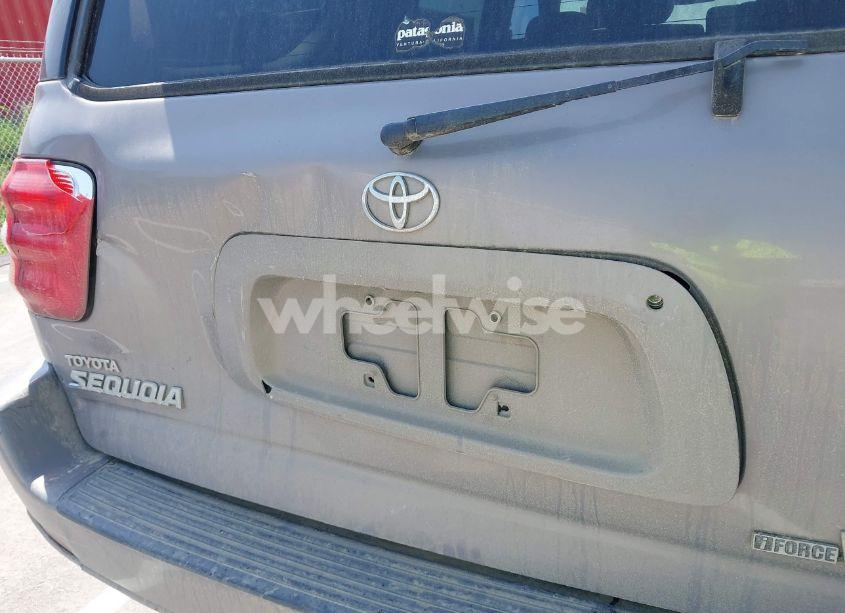 Photo 18 of 2001 Toyota Sequoia LIMITED V8 (VIN 5TDBT48A11S009891)