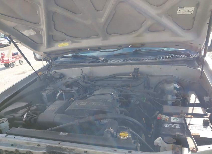 Photo 10 of 2002 Toyota Sequoia LIMITED V8 (VIN 5TDBT48A12S085757)