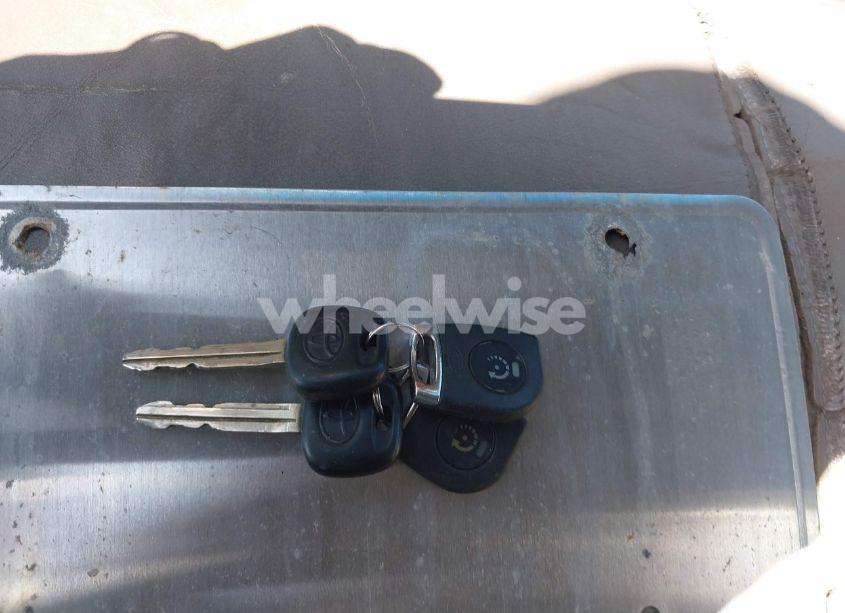 Photo 11 of 2002 Toyota Sequoia LIMITED V8 (VIN 5TDBT48A12S087265)