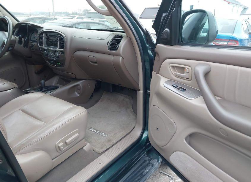 Photo 5 of 2002 Toyota Sequoia N/A (VIN 5TDBT48A12S131037)