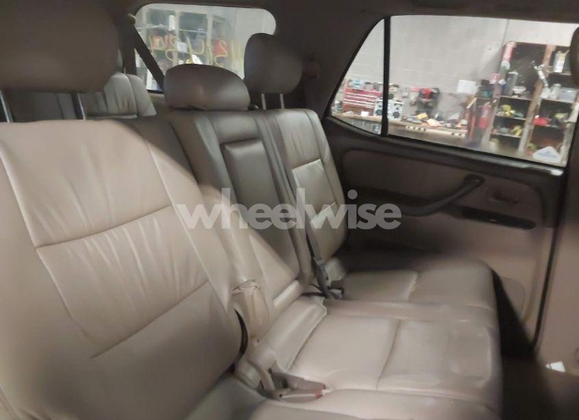 Photo 13 of 2004 Toyota Sequoia LIMITED V8 (VIN 5TDBT48A14S211599)