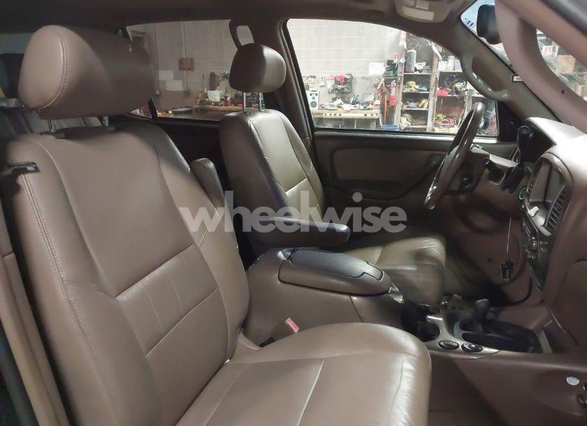 Photo 16 of 2004 Toyota Sequoia LIMITED V8 (VIN 5TDBT48A14S211599)