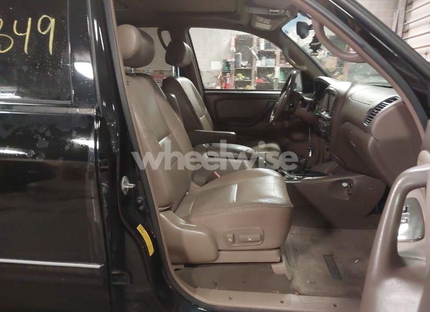 Photo 5 of 2004 Toyota Sequoia LIMITED V8 (VIN 5TDBT48A14S211599)