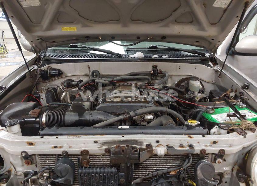 Photo 10 of 2001 Toyota Sequoia LIMITED V8 (VIN 5TDBT48A21S022827)