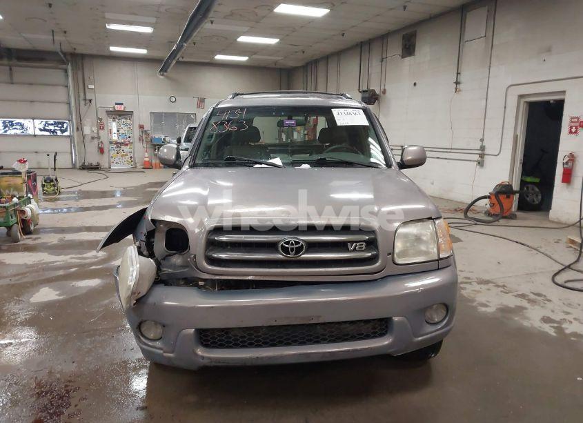 Photo 13 of 2001 Toyota Sequoia LIMITED V8 (VIN 5TDBT48A21S022827)