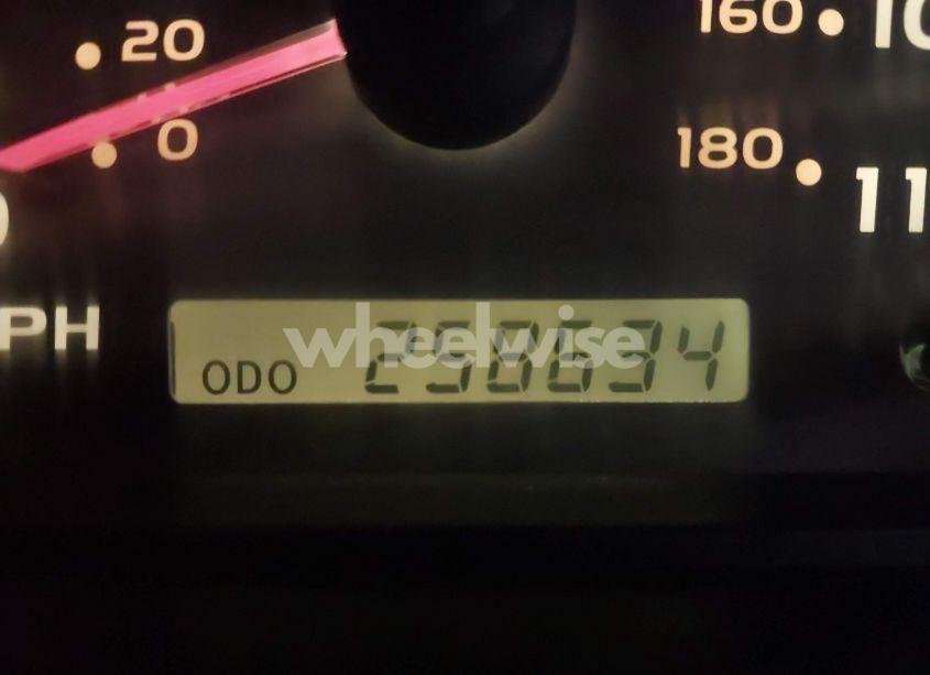 Photo 16 of 2001 Toyota Sequoia LIMITED V8 (VIN 5TDBT48A21S022827)