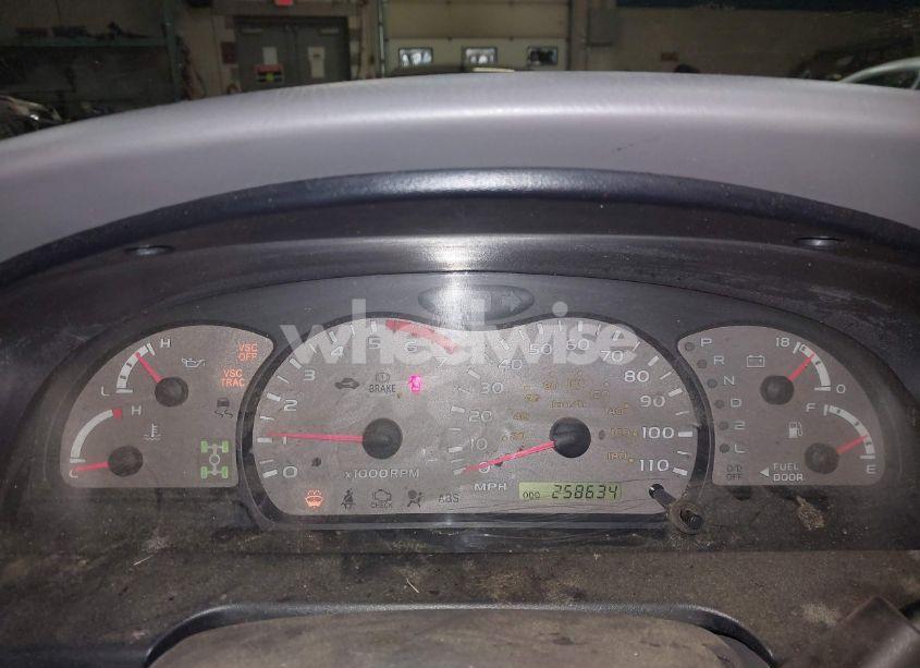 Photo 7 of 2001 Toyota Sequoia LIMITED V8 (VIN 5TDBT48A21S022827)