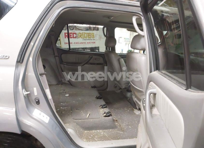 Photo 8 of 2001 Toyota Sequoia LIMITED V8 (VIN 5TDBT48A21S022827)