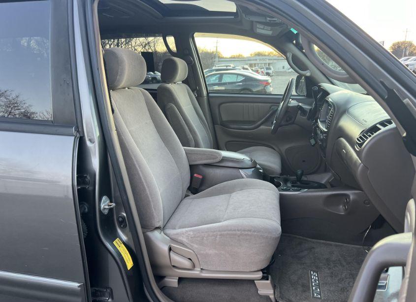 Photo 5 of 2004 Toyota Sequoia LIMITED V8 (VIN 5TDBT48A24S205116)