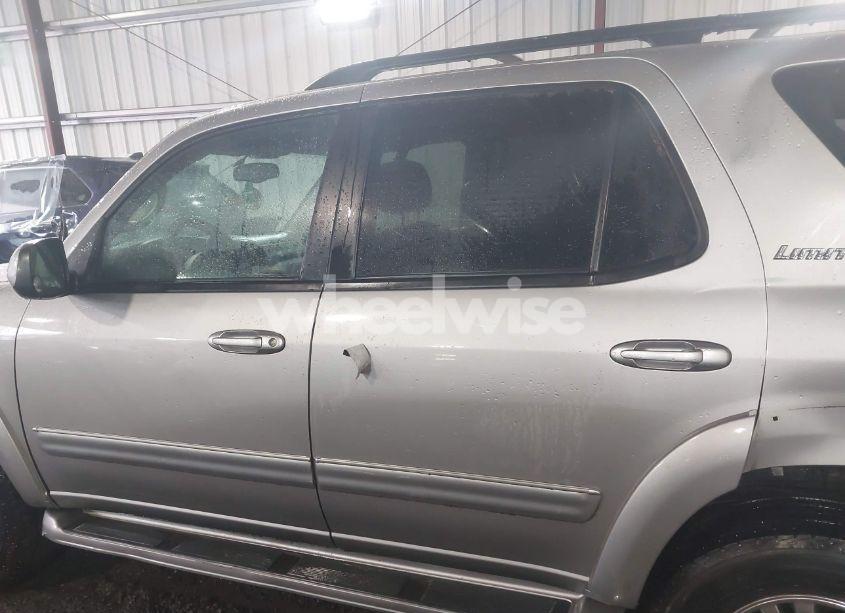 Photo 14 of 2004 Toyota Sequoia LIMITED V8 (VIN 5TDBT48A24S222868)