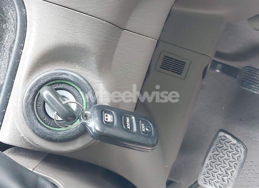 Photo 11 of 2005 Toyota Sequoia LIMITED V8 (VIN 5TDBT48A25S239512)