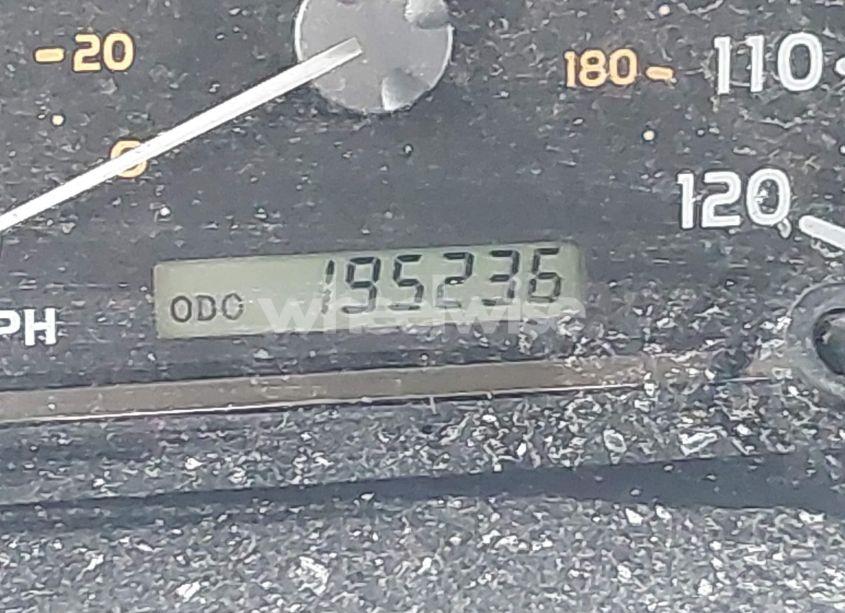 Photo 15 of 2005 Toyota Sequoia LIMITED V8 (VIN 5TDBT48A25S239512)