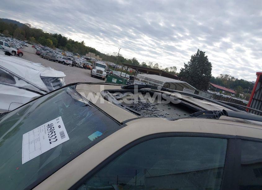 Photo 17 of 2005 Toyota Sequoia LIMITED V8 (VIN 5TDBT48A25S239512)