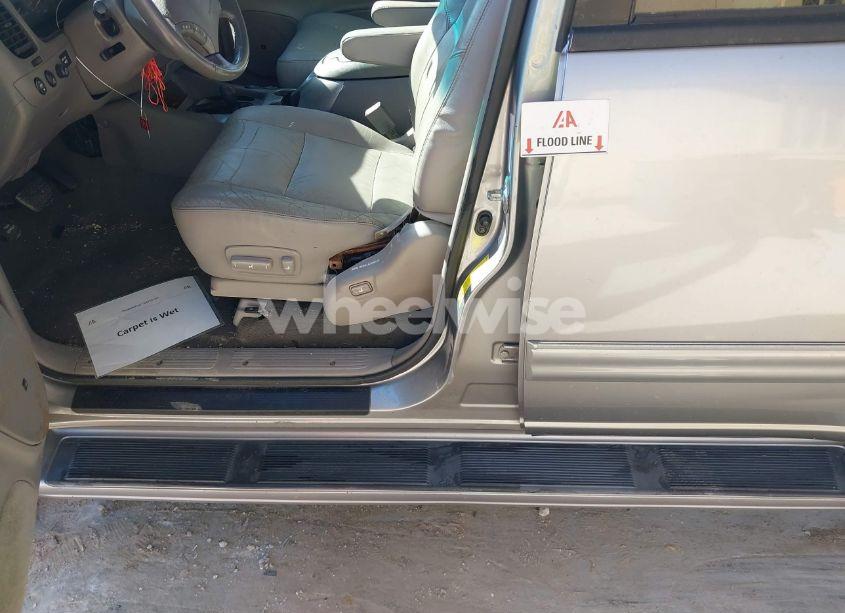 Photo 6 of 2004 Toyota Sequoia LIMITED V8 (VIN 5TDBT48A34S212110)