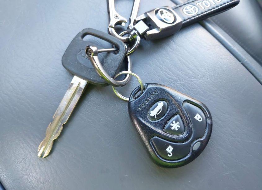 Photo 11 of 2002 Toyota Sequoia LIMITED V8 (VIN 5TDBT48A42S058679)