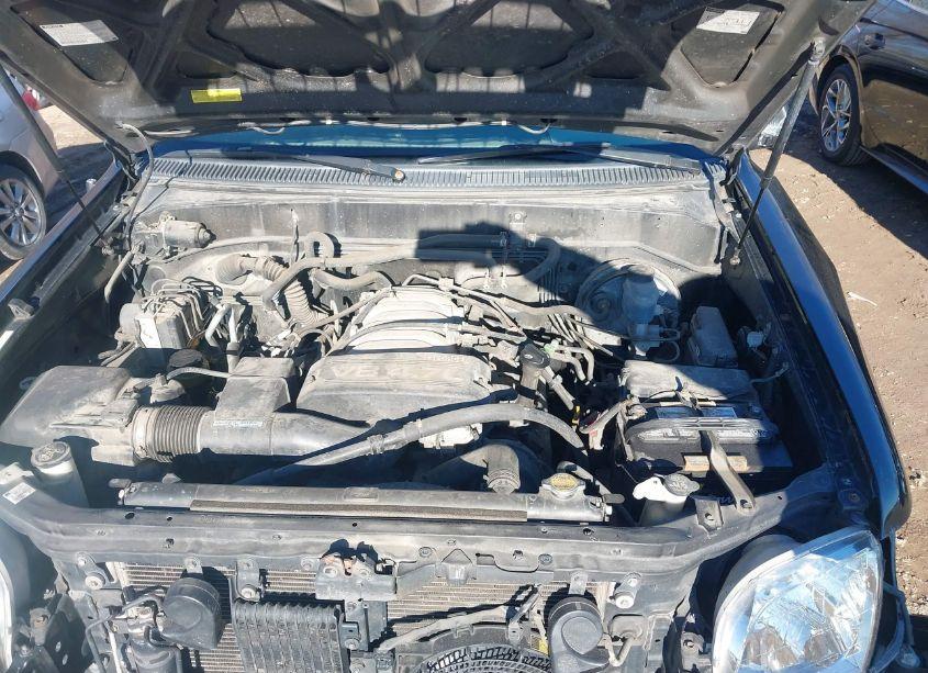 Photo 10 of 2002 Toyota Sequoia LIMITED V8 (VIN 5TDBT48A42S082559)