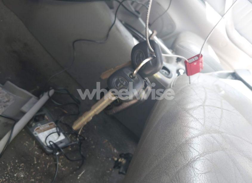 Photo 11 of 2004 Toyota Sequoia LIMITED V8 (VIN 5TDBT48A54S220841)