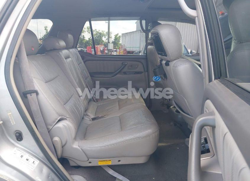 Photo 8 of 2004 Toyota Sequoia LIMITED V8 (VIN 5TDBT48A54S220841)