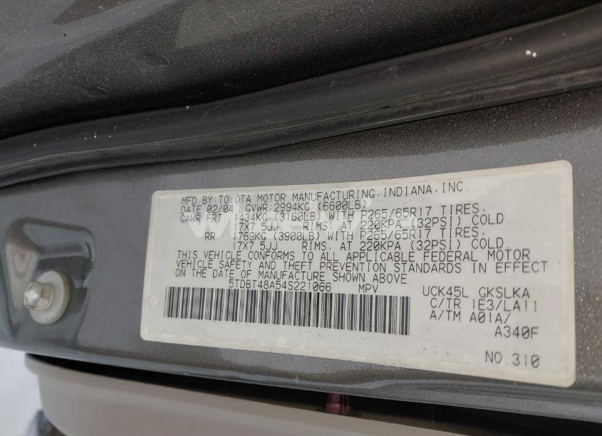 Photo 9 of 2004 Toyota Sequoia LIMITED V8 (VIN 5TDBT48A54S221066)