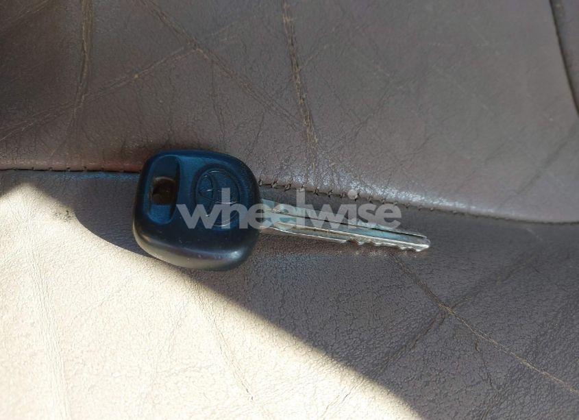 Photo 11 of 2004 Toyota Sequoia LIMITED V8 (VIN 5TDBT48A54S225327)